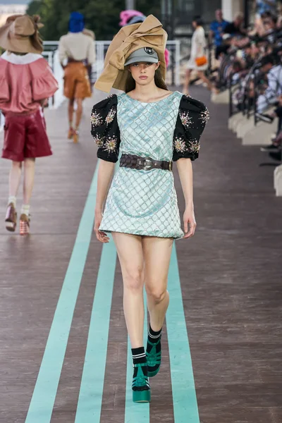 Look 37